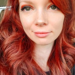 Meet your Posher, Caitlin
